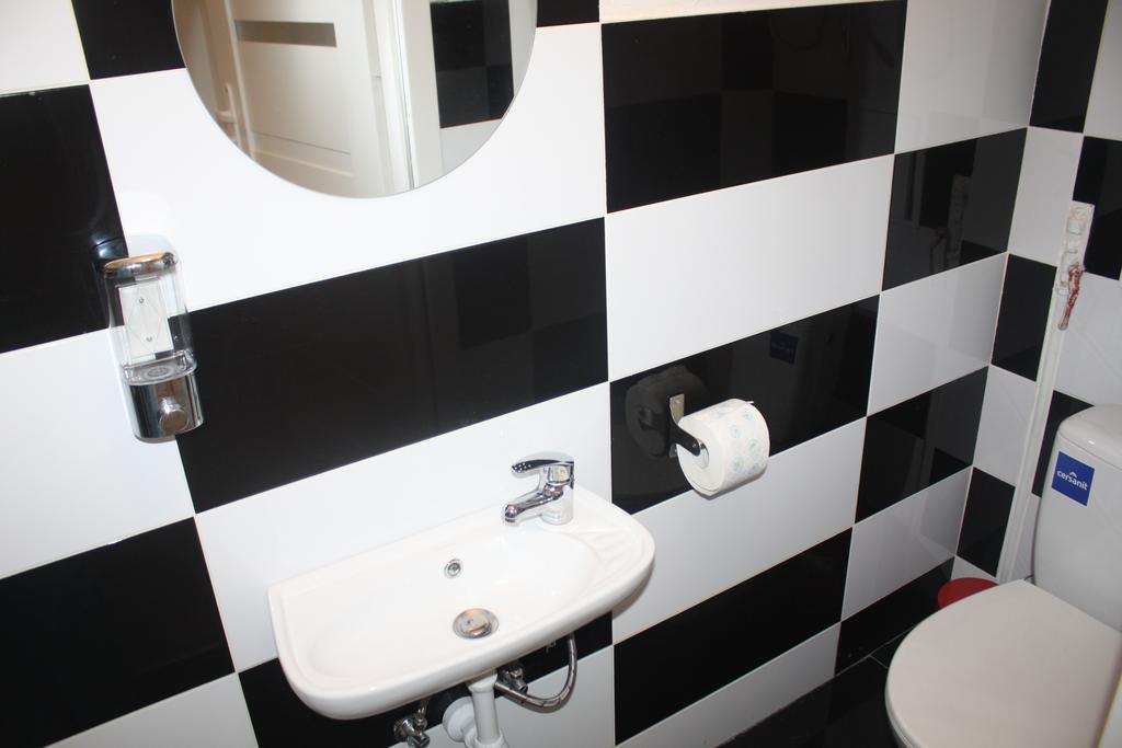 Metro Centrum Guest Rooms Varşova Dış mekan fotoğraf